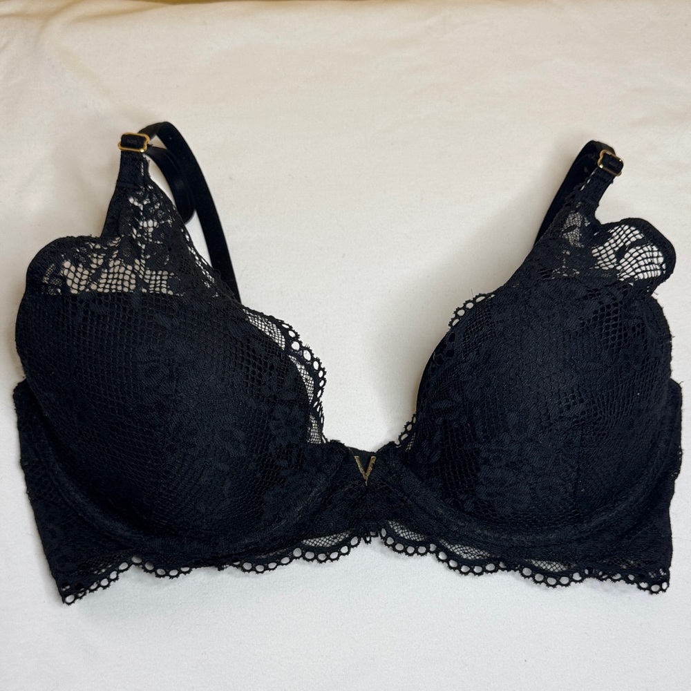 Victoria's Secret Black Lace Plunge Bra 32 D